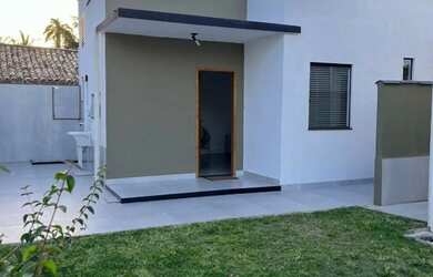 Imagem: A casa possui 1 Dormitório, Acomodam 2 pessoas, 1 Vaga na garagem