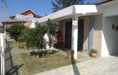 Imagem: A casa possui 3 Dormitórios, 2 Banheiros, 5 Vagas na garagem