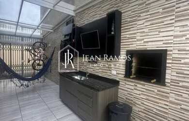 Imagem: A casa possui 3 Dormitórios, 3 Banheiros, 3 Vagas na garagem