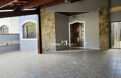 Imagem: A casa possui 5 Dormitórios, 4 Banheiros, 2 Vagas na garagem