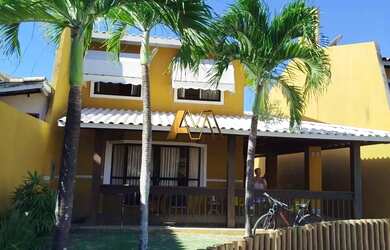 Imagem: A casa possui 3 Dormitórios, 3 Banheiros, 1 Vaga na garagem