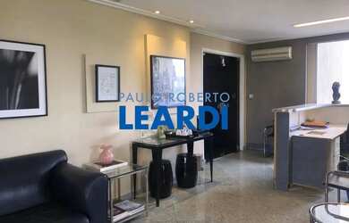 Imagem: O depósito possui 2 Vagas na garagem, 142m² de Área e está