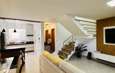 Imagem: A casa possui 3 Dormitórios, 4 Banheiros, 2 Vagas na garagem