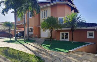 Imagem: A casa em condomínio para alugar possui 3 Dormitórios, 5 Banheiros