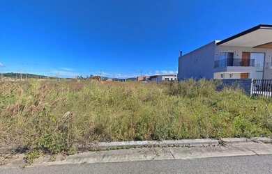 Imagem: O terreno possui 450m² de Área e está localizado em Ingleses