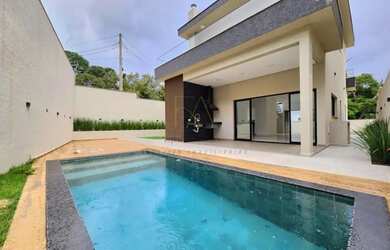 Imagem: A casa em condomínio possui 3 Dormitórios, 4 Banheiros, 2