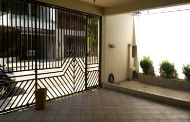 Imagem: A casa possui 3 Dormitórios, 2 Banheiros, 1 Vaga na garagem