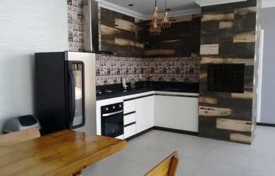 Imagem: A casa possui 3 Dormitórios, 5 Banheiros, 4 Vagas na garagem