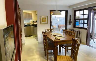 Imagem: A casa em condomínio para alugar possui 3 Dormitórios, 3 Banheiros