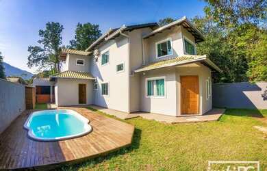 Imagem: A casa em condomínio possui 4 Dormitórios, 3 Banheiros, 2