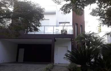 Imagem: A casa em condomínio possui 3 Dormitórios, 4 Banheiros, 3