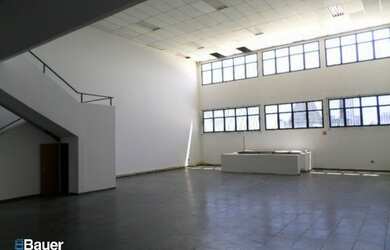 Imagem: O depósito possui 5 Vagas na garagem, 566m² de Área e está