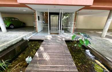 Imagem: O depósito possui 2 Vagas na garagem e 130m² de Área e está