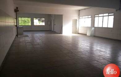 Imagem: O depósito possui 2 Vagas na garagem e 684m² de Área e está