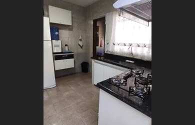 Imagem: A casa possui 3 Dormitórios, 2 Banheiros, 1 Vaga na garagem