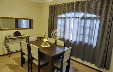 Imagem: A casa possui 3 Dormitórios, 5 Banheiros, 3 Vagas na garagem