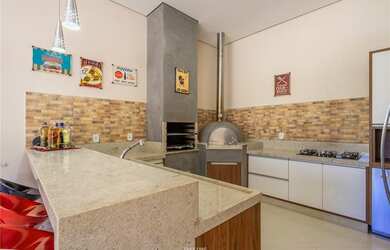 Imagem: A casa em condomínio possui 4 Dormitórios, 3 Banheiros, 4