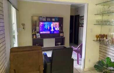 Imagem: A casa possui 3 Dormitórios, 3 Banheiros, 2 Vagas na garagem