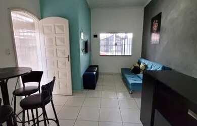 Imagem: A casa possui 2 Dormitórios, 2 Banheiros, 2 Vagas na garagem