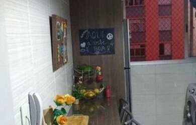 Imagem: O apartamento possui 2 Dormitórios, 1 Banheiro, 1 Vaga na garagem