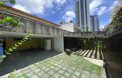 Imagem: A casa possui 5 Dormitórios, 5 Banheiros, 5 Vagas na garagem