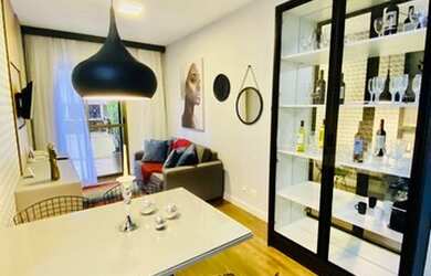 Imagem: O apartamento possui 1 Dormitório, 1 Banheiro, 1 Vaga na garagem