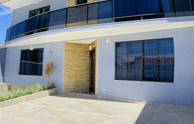 Imagem: A casa possui 4 Dormitórios, 5 Banheiros, 3 Vagas na garagem