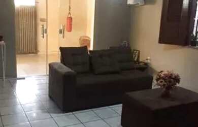 Imagem: A casa possui 2 Dormitórios, 1 Banheiro, 1 Vaga na garagem