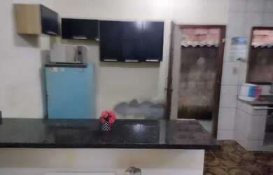 Imagem: A casa possui 1 Dormitório, 1 Banheiro, 1 Vaga na garagem