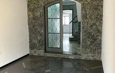 Imagem: A casa possui 3 Dormitórios, 2 Banheiros, 180m² de Área