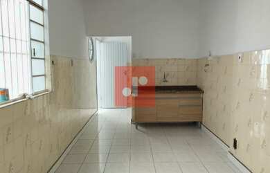 Imagem: A casa possui 1 Dormitório, 1 Banheiro, 1 Vaga na garagem