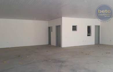 Imagem: O depósito possui 5 Vagas na garagem, 140m² de Área e está