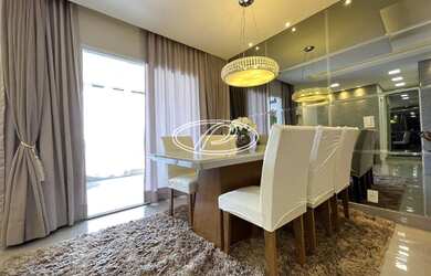 Imagem: O apartamento possui 2 Dormitórios, 2 Banheiros, 2 Vagas na