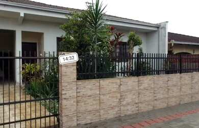 Imagem: A casa possui 2 Dormitórios, 3 Banheiros, 1 Vaga na garagem