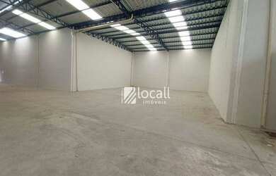 Imagem: O depósito possui 3 Vagas na garagem e 700m² de Área e está