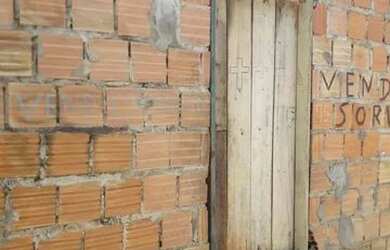 Imagem: A casa possui 2 Dormitórios e está localizado em Flores, Manaus