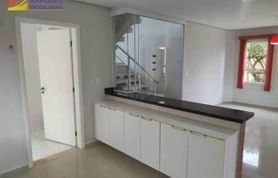 Imagem: A casa em condomínio possui 4 Dormitórios, 5 Banheiros, 4