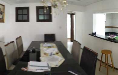 Imagem: A casa possui 3 Dormitórios, 2 Banheiros, 1 Vaga na garagem