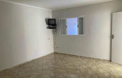 Imagem: A casa possui 1 Dormitório, 1 Banheiro, 40m² de Área e está