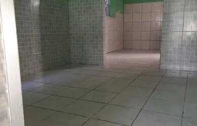 Imagem: A casa possui 2 Dormitórios, 1 Banheiro, 1 Vaga na garagem