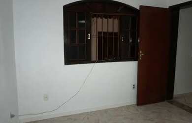 Imagem: A casa possui 1 Dormitório, 1 Banheiro, 70m² de Área e está