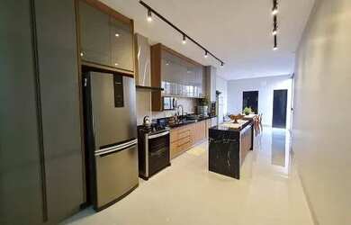 Imagem: A casa possui 3 Dormitórios, 3 Banheiros, 3 Vagas na garagem