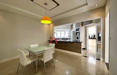 Imagem: A casa em condomínio possui 4 Dormitórios, 5 Banheiros, 4