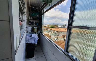 Imagem: O apartamento possui 2 Dormitórios, 1 Banheiro, 1 Vaga na garagem