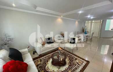 Imagem 2: Casa Residencial ou Comercial disponível para locação e venda no bairro...