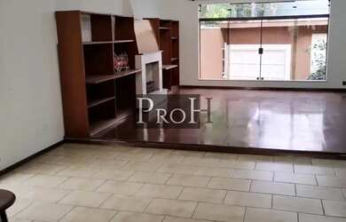 Imagem: A casa possui 3 Dormitórios, 4 Banheiros, 3 Vagas na garagem