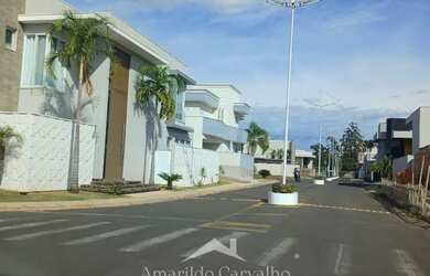 Imagem: O terreno possui 300m² de Área e está localizado em Mogi