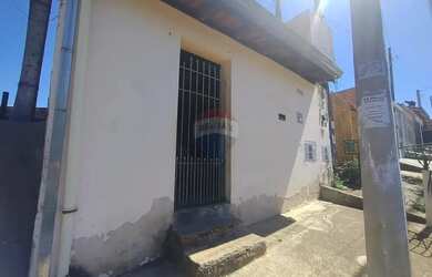 Imagem: A casa possui 2 Dormitórios, 3 Banheiros, 2 Vagas na garagem