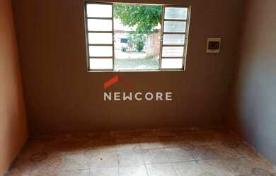 Imagem: A casa possui 2 Dormitórios, 1 Banheiro, 1 Vaga na garagem