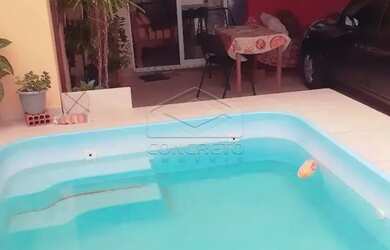 Imagem: A casa possui 1 Dormitório, 2 Banheiros, 2 Vagas na garagem